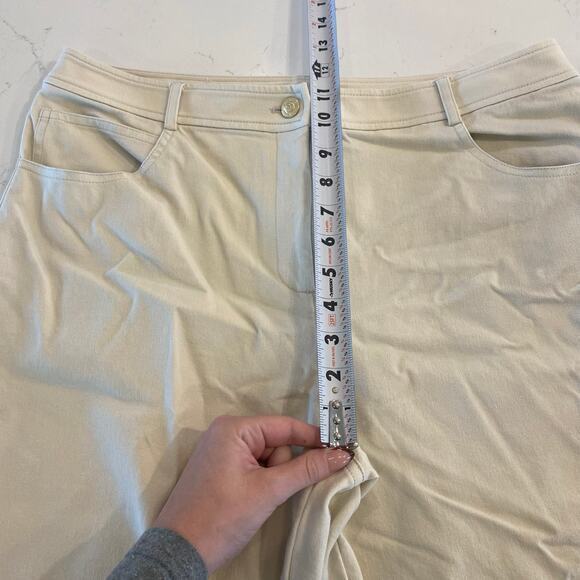 St. John Straight Leg Trouser Pants in Creamy Beige 12 - Picture 9 of 9